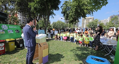 Bayraklı’da ‘Çevre Günü’ şenliği – Çocuklar çizdi, belediye çöp kamyonlarıyla ilçe sokaklarına taşıdı