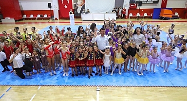 Bayraklılı kursiyerlerden yıl sonu gösterisi