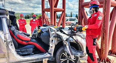 Büyükşehir İtfaiyesi’nden AKUT’a eğitim desteği