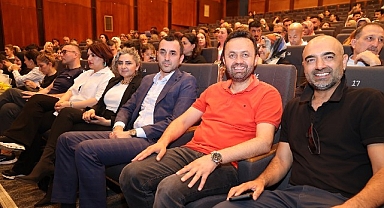 KO-MEK kursiyerlerine sahnede tam not