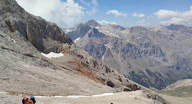 İnegöl Belediyesporlu Dağcılar 24 Saatte 2 Zirve Yaptı