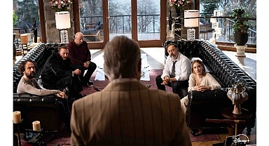 Sekizinci Aile: Disney+’tan Göz Dolduran Kadrosuyla Trajikomik Bir Aile Hikâyesi!