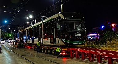 7.tramvay da raylarla buluştu