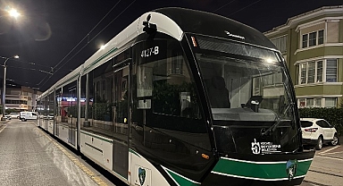 9. tramvay raylara indi, son araç yolda
