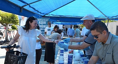 Antalya Büyükşehir Belediyesi geleneksel aşure ikramlarına başladı