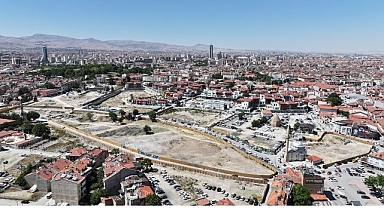 Başkan Altay: “Konya’nın Bir Başkent Olarak Surlarını Açığa Çıkarmak ve Turizm Potansiyelini Artırmak İçin Çalışıyoruz”