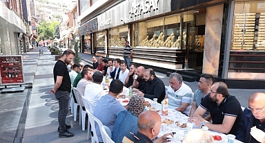 Başkan Arı, Çarşı Esnafıyla Kahvaltı Yaptı