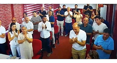 Belediye Meclisinde dayanışma mesajı: Ayakta alkışlandılar