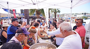 Cumhuriyet Meydanı’nda Aşure Bereketi: Binlerce Kişiye Aşure İkramı