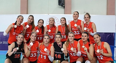 Eczacıbaşı Spor Kulübü Altyapı Takımları 2024 – 2025 Sezonuna Damga Vurdu!