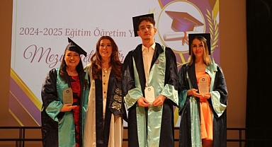 Ege Üniversitesi Emel Akın MYO’da mezuniyet sevinci