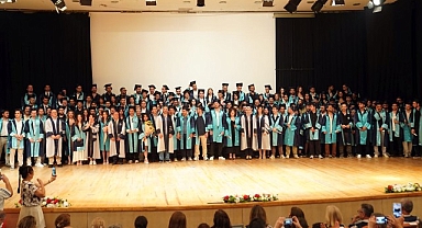 Ege Üniversitesi Mühendislik Fakültesi 40. Dönem Mezunlarını Gururla Uğurladı