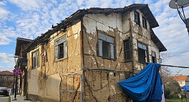 Gölcük’te Korunması Gereken Kültür Varlığı Binanın Restorasyonu Devam Ediyor