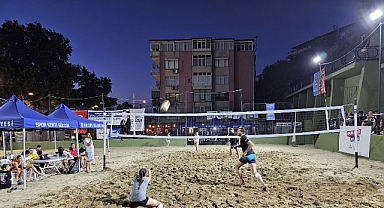 Gölcük’te Plaj Voleybolu Turnuvası Büyükler Kategorisinde Sona Erdi
