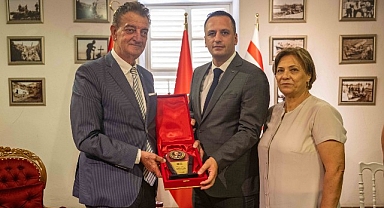 Hüsnü Bozkurt’tan Başkan Eşki’ye ziyaret: “Gençlerle umut büyüyor”