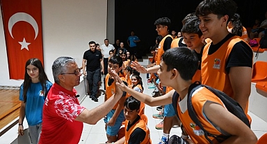 Kemer Belediyesi ücretsiz basketbol ve voleybol kursları başladı