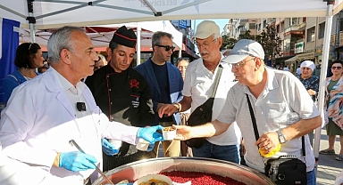Küçükçekmece Belediyesi’nden Binlerce Kişiye Aşure İkramı