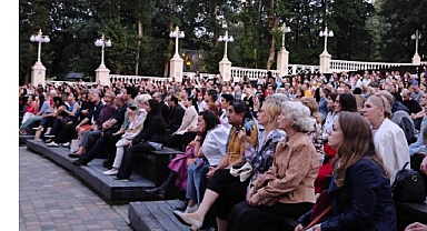 Kocaeli Şehir Tiyatroları, Dünya sahnesinde