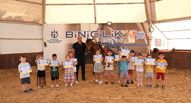 Minik biniciler at sevgisiyle büyüyor