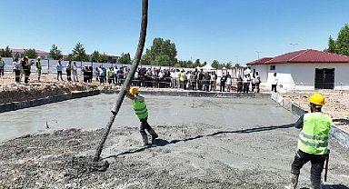 Sıcak Çermik’te kadın ve erkek havuzlar için ilk beton atıldı