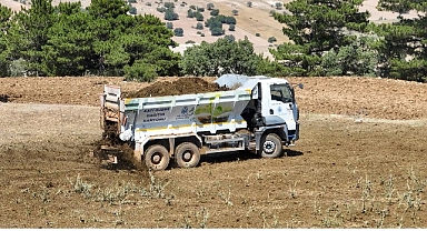 Selçuklu Belediyesi Üreticilere Kamyon Üzeri Gübre Dağıtım Makinesi ile Kolaylık Sağlıyor