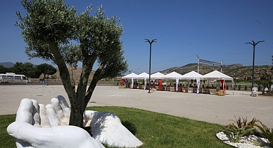 Efes Tarlası Yaşam Köyü’nde Üretici Pazarı Kuruluyor