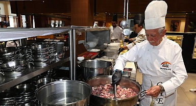 Büyükşehir’den Dünya Aşçılar Gününde “Vefa Sofrası” Etkinliği